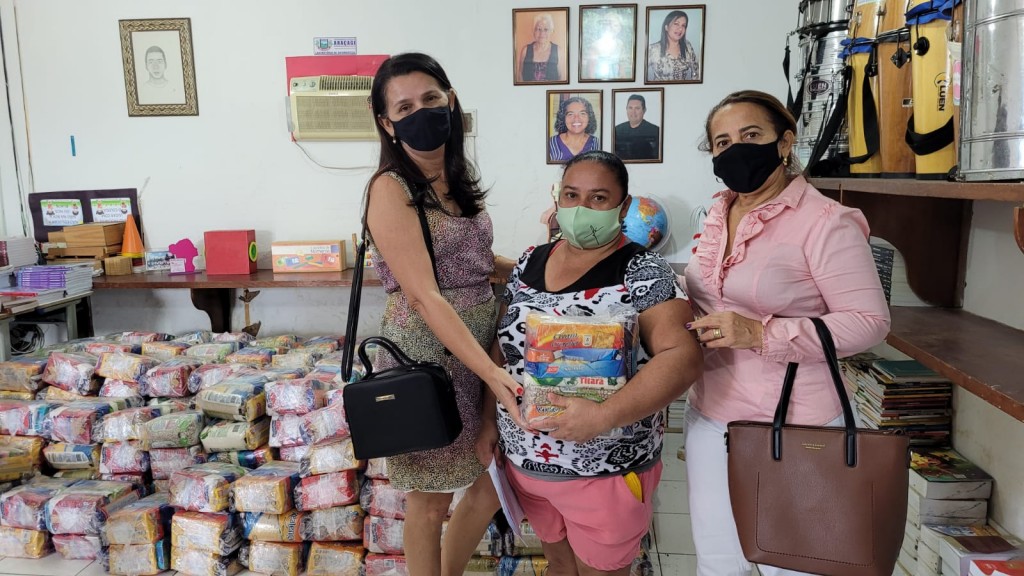 Prefeitura entregou mais de 2.500 Kits Merenda aos alunos da rede pública municipal de ensino