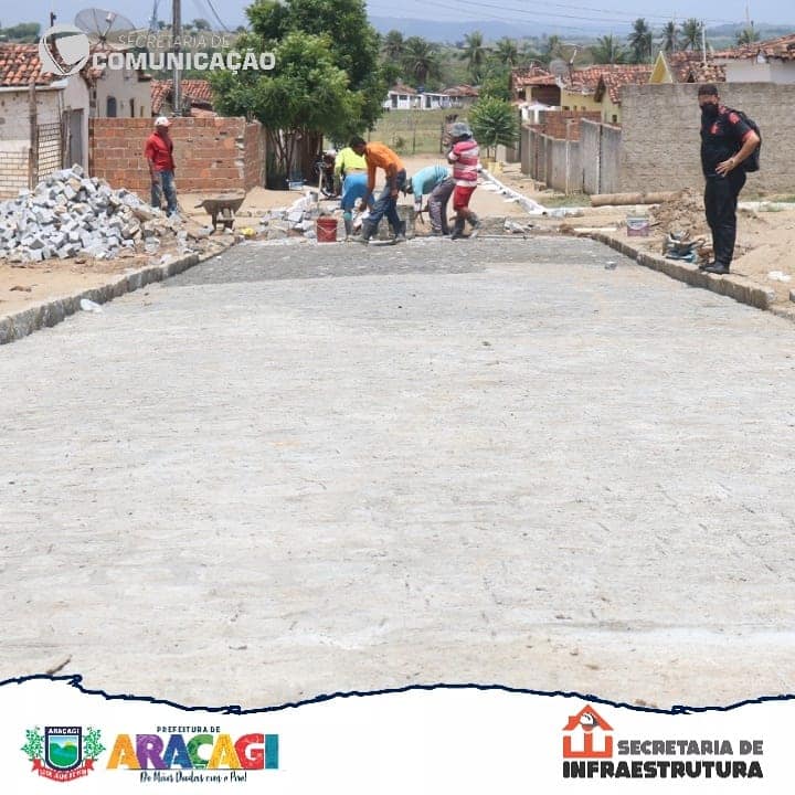 Prefeitura de Araçagi finaliza calçamento de mais uma rua no Conjunto Santo Amaro