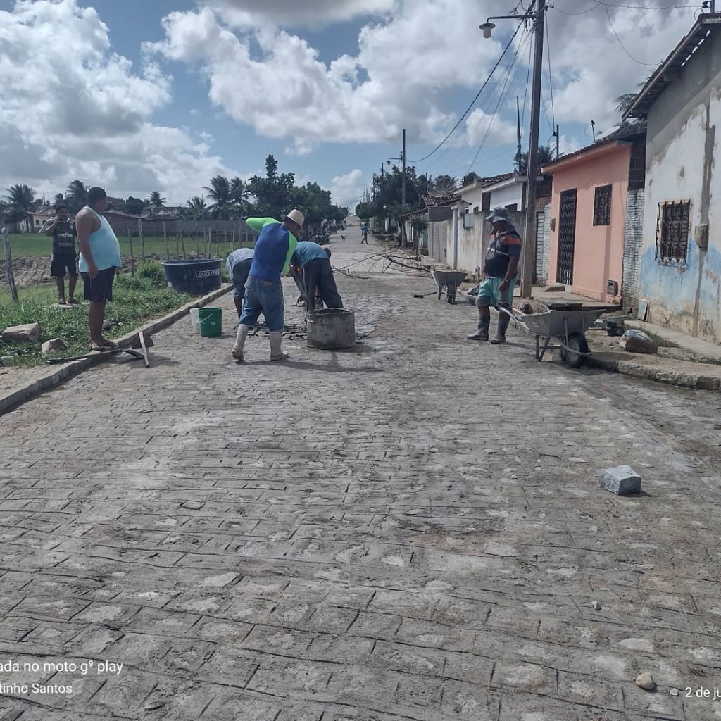 Prefeitura Municipal de Araçagi finaliza pavimentação de mais uma rua no Conjunto Santo Amaro