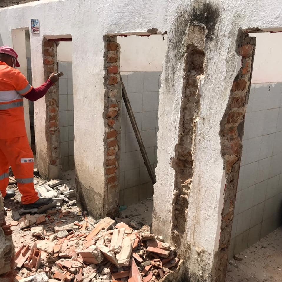 Prefeitura iniciou nesta seguunda (03) a reforma dos banheiros do Mercado Público Municipal