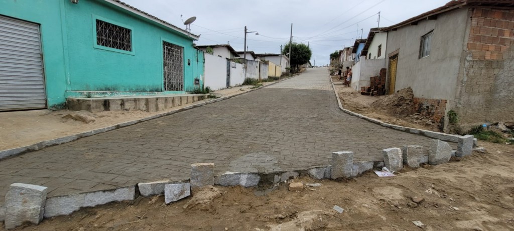 Prefeitura finaliza a pavimentação de mais duas ruas no conjunto Santo Amaro