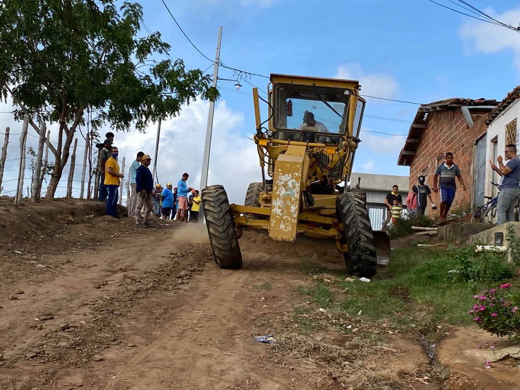 Inicio dos serviços de pavimentação do conjunto Emília Borges teve inicio nesta segunda-feira (03)