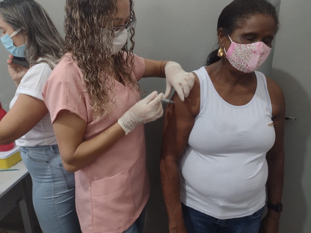 Secretaria de Saúde imunizou mais de 700 idosos com a segunda dose da CORONAVAC nesta quarta-feira (28)